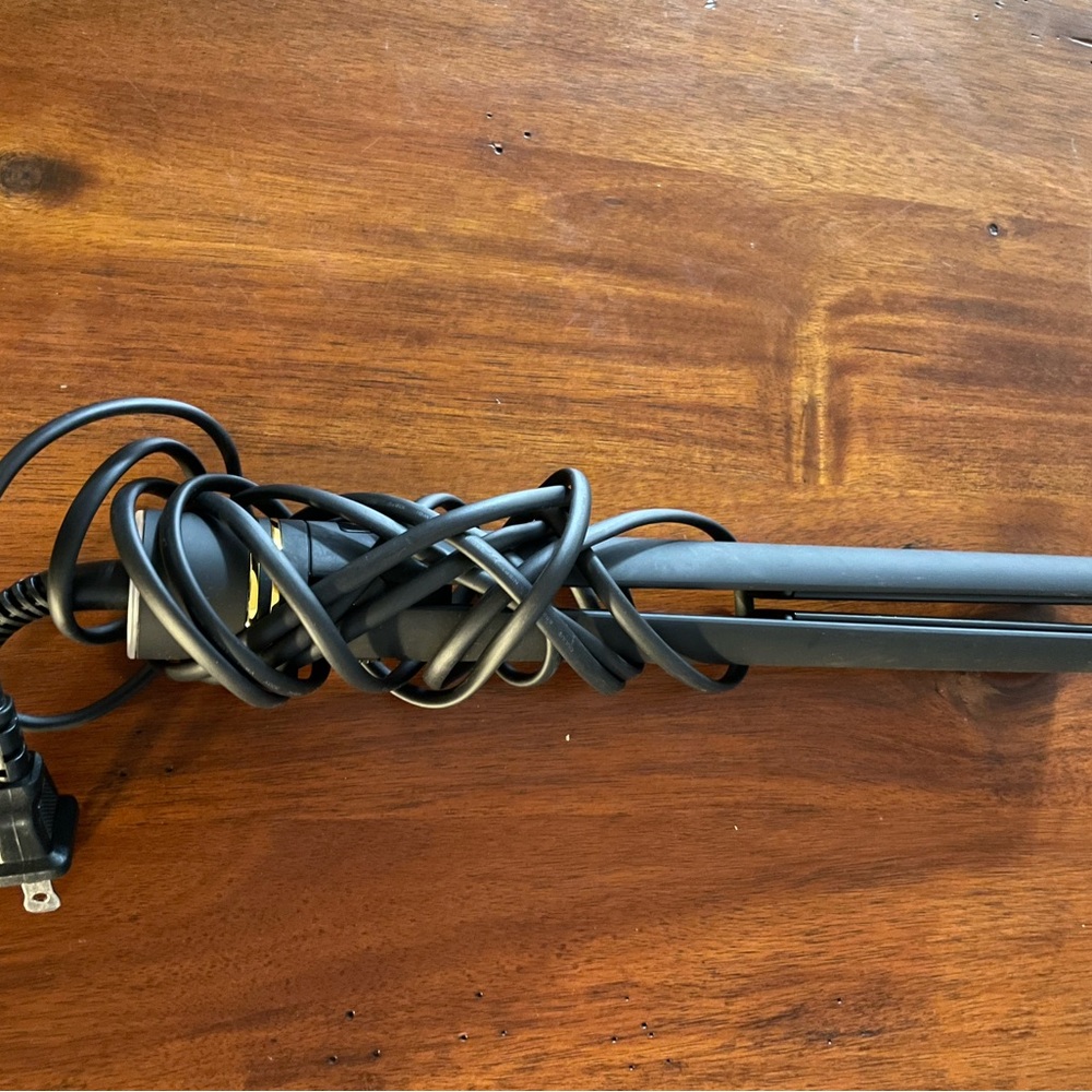 Hot Tools professional flat iron